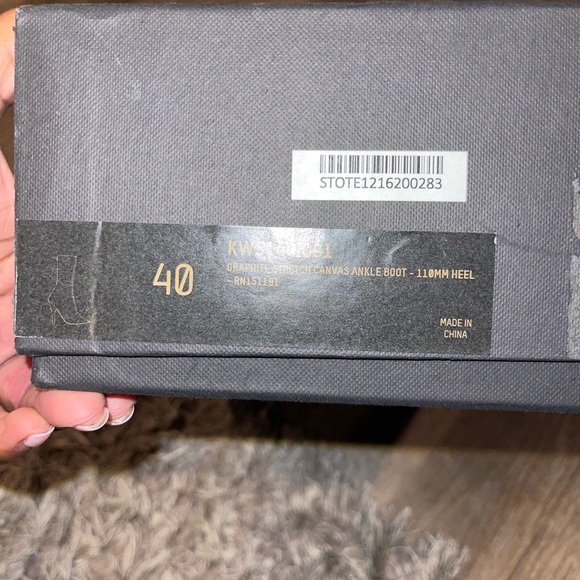 YEEZY - Picture 5 of 5